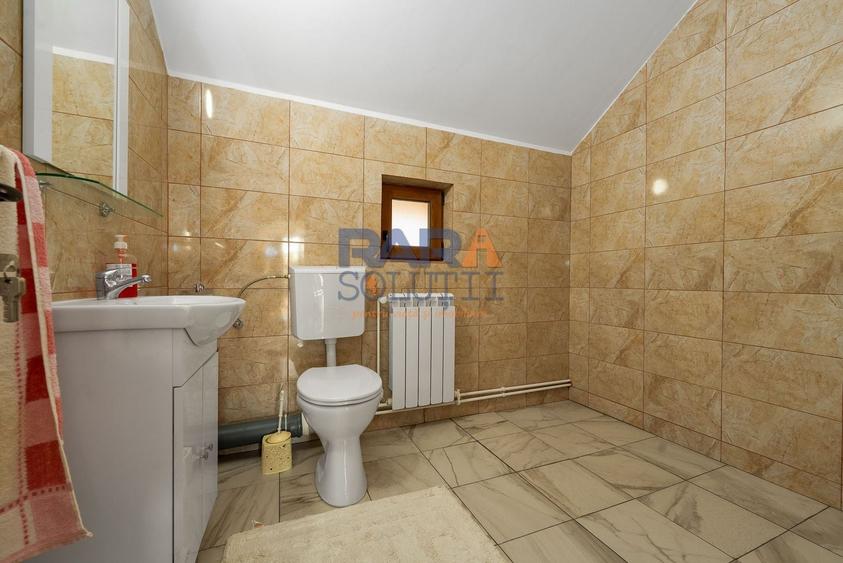 Casă individuală cu 4 camere cu Canalizare în Poienari