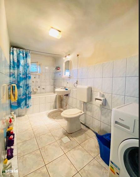Casă cu 4 camere cu Teren 1230 Mp în Biharia