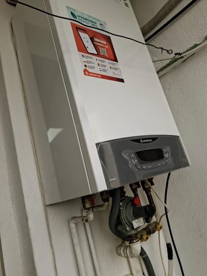 Apartament cu 2 camere semidecomandat în Craiovei