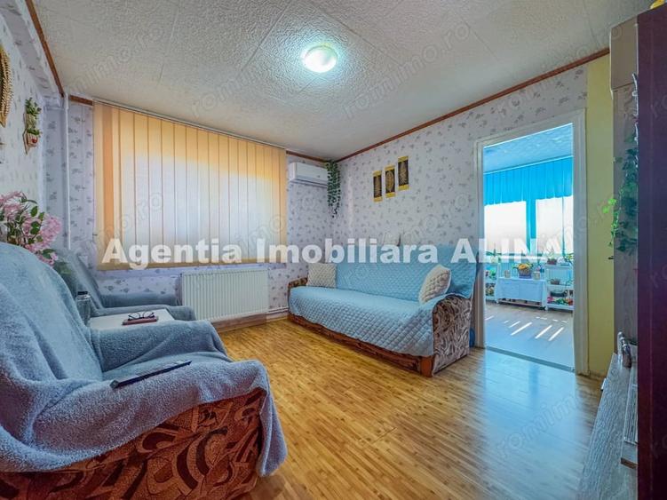 Apartament cu 3 camere semidecomandat în Gojdu