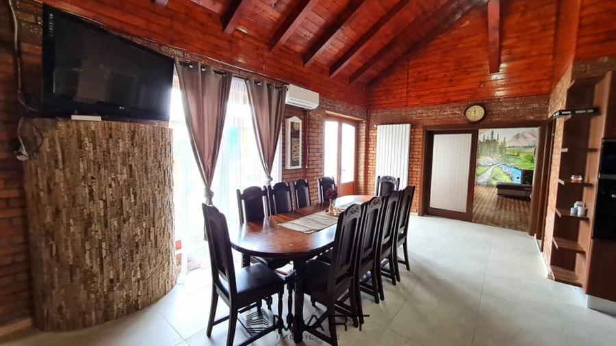 Casă cu 7 camere cu Teren 2550 Mp în Central