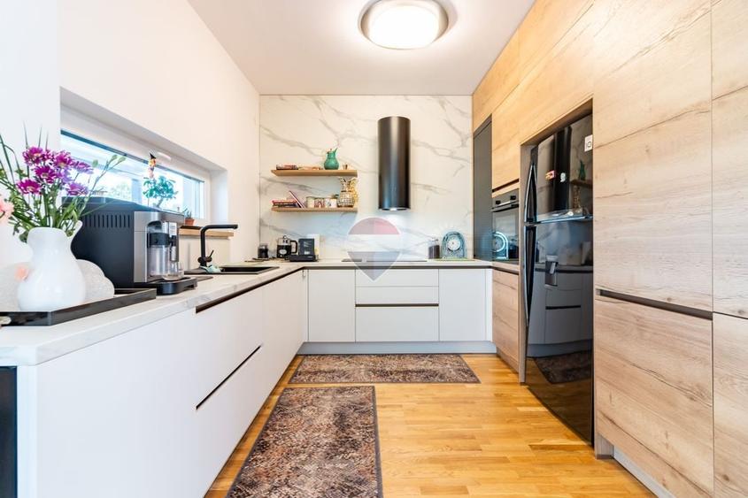 Casă individuală cu 5 camere cu Teren 452 Mp în Corbeanca