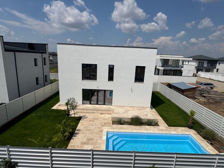 Casă individuală cu 4 camere cu Canalizare în Tunari