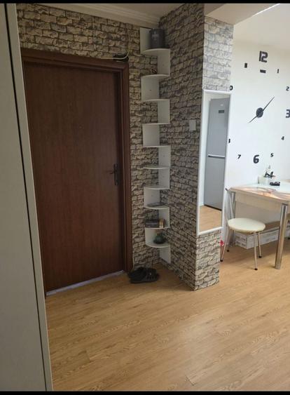 Apartament cu 3 camere semidecomandat în Sebastian