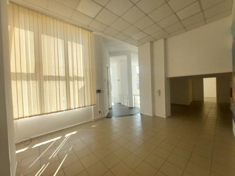 Spațiu comercial, de 360 mp, în Ultimul leu