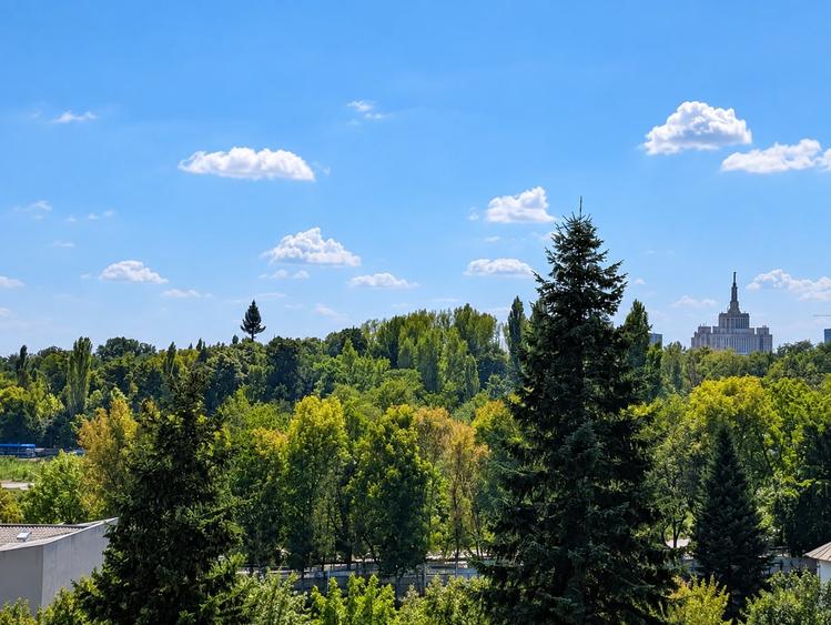 Apartament cu 3 camere decomandat, mobilat în Băneasa