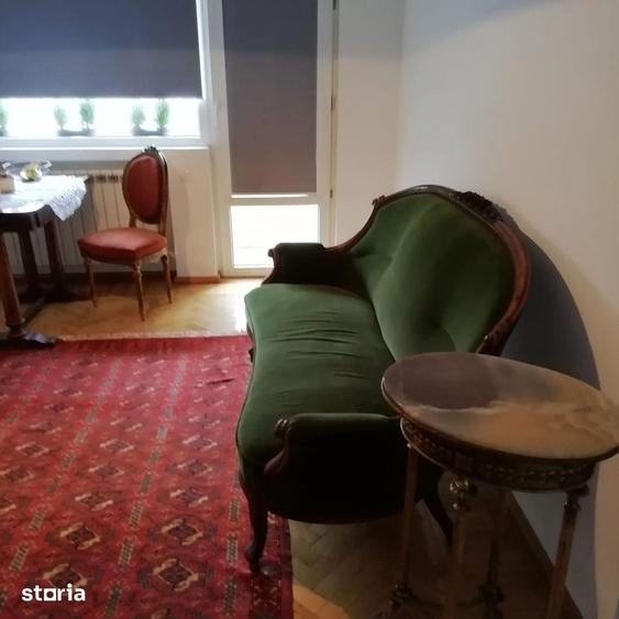 Apartament cu 3 camere semidecomandat în Centrul Civic