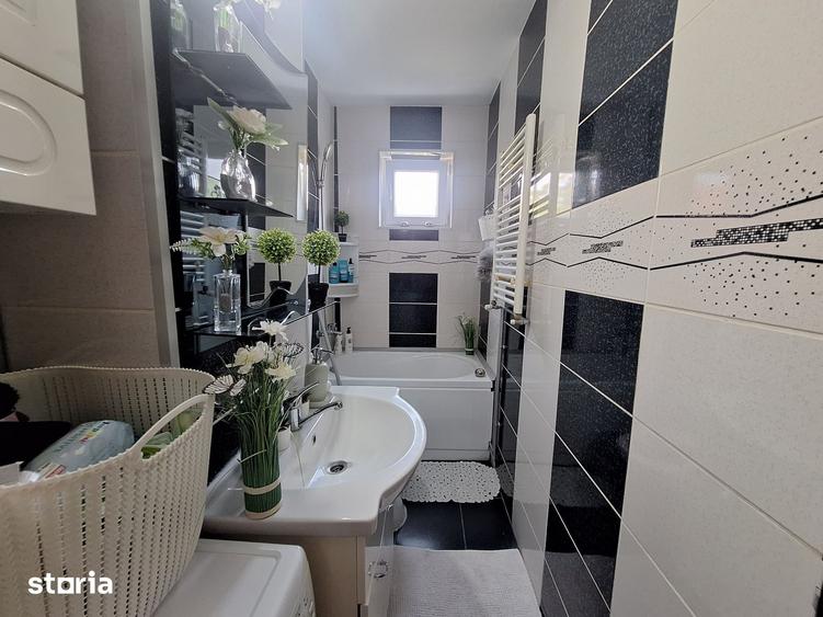 Apartament cu 3 camere semidecomandat în Girocului