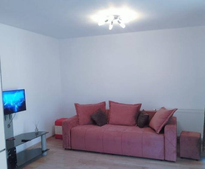 Apartament cu 2 camere semidecomandat în Tractorul - 3