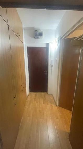 Dristor, garsoniera luminoasa in bloc mixt - 8