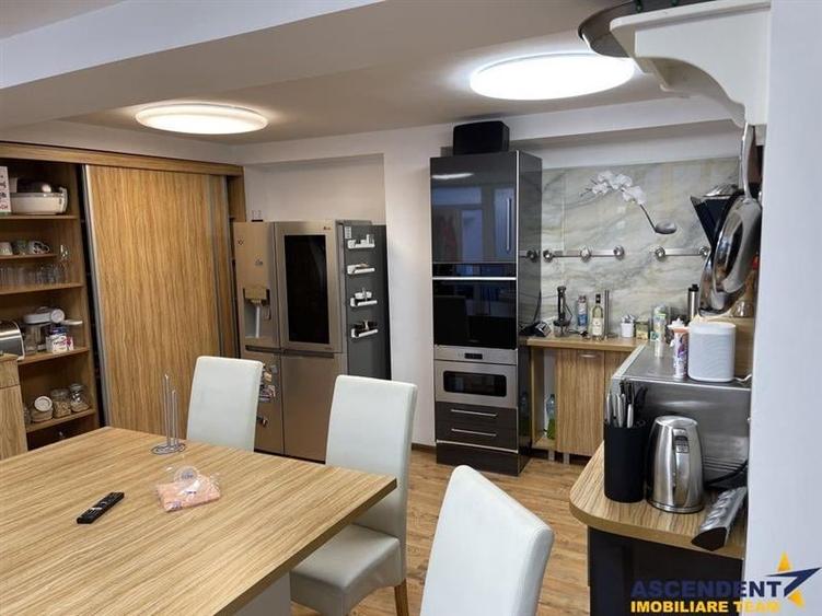 Proprietate cu terase, in ambientul Centrului Istoric .- . Piata Sfatului, Braso - 15