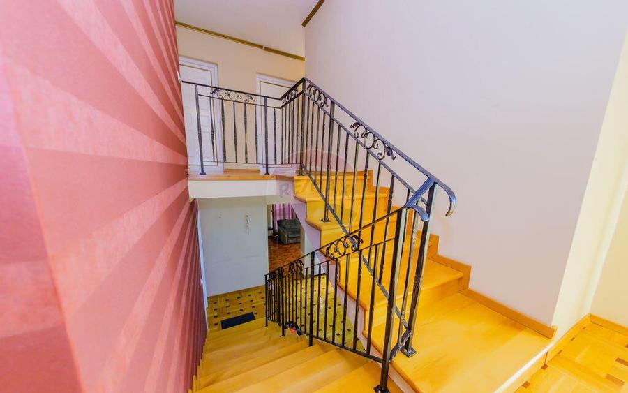 Casa cu 7 camere de vanzare la drumul principal cu 2 in... - 14