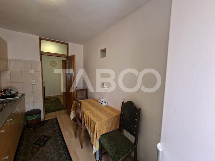 Apartament cu 3 camere decomandat, mobilat în Central
