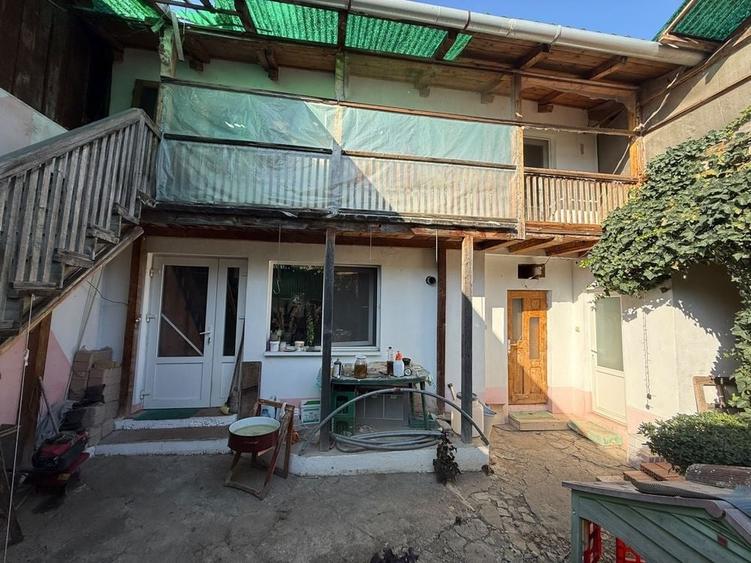 Casă cu 4 camere în Șandra