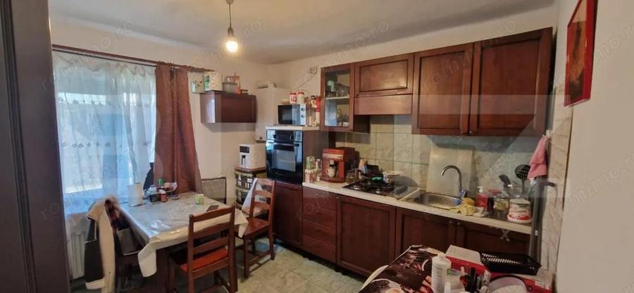 ROMANESTI, casa modesta, 651 mp teren, zona foarte buna - 11
