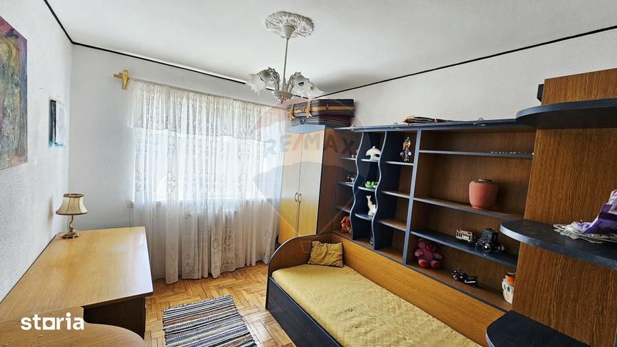 Apartament cu 4 camere în Mărăței