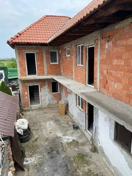Casa de vanzare parter+etaj in localitatea Beliu - 7