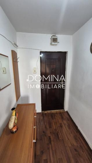 Vanzare apartament 3 camere, et. 2, situat in Rovinari, str. Plopilor - 6