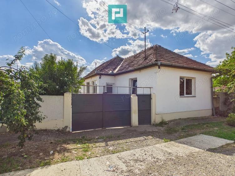 Casă cu 2 camere cu Teren 1000 Mp în Păuliș