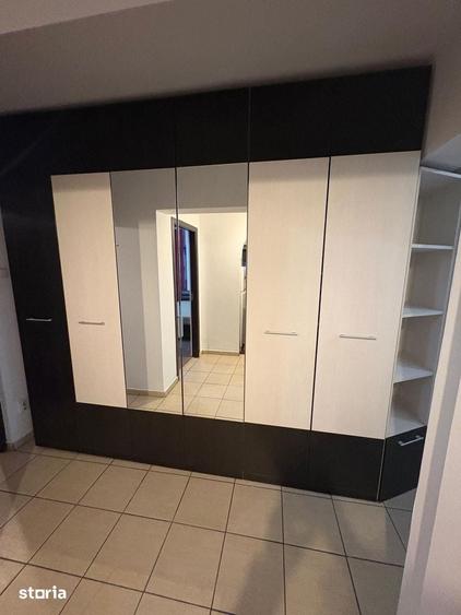 2 cam d 54 mp zona podul de fier la strada etaj 1/4 renovat 450 eur - 1