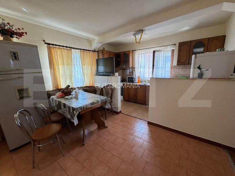 Casa 5 camere, 300 mp, parcari, zona Florilor
