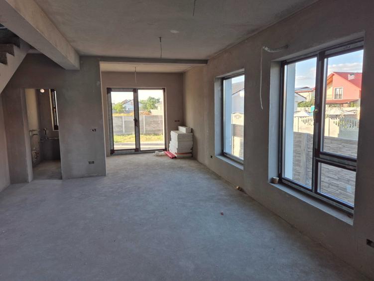 Casă cu 4 camere cu Teren 250 Mp în Săcălaz