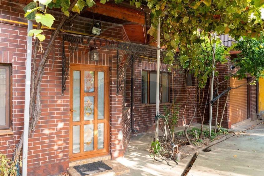 Casa 5 camere + spatiu comercial  zona centrala - 11