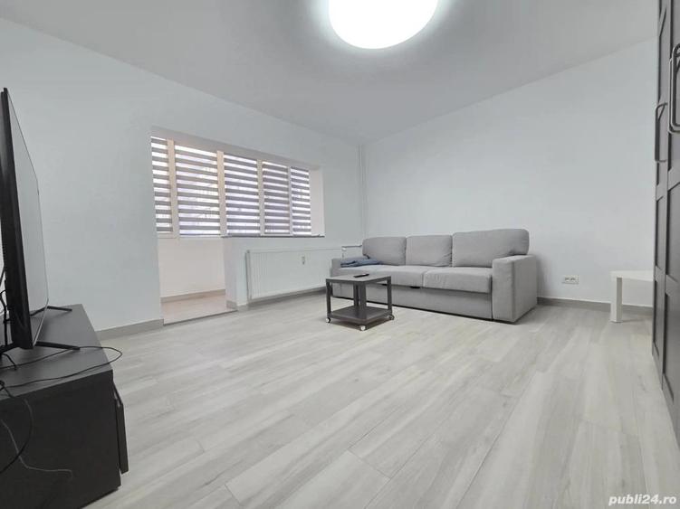 Titulescu, Piata Victoriei - 5