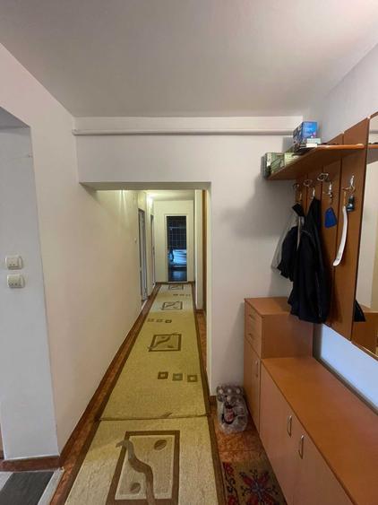 Apartament cu 3 camere decomandat în Independenței