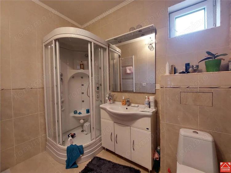 Casa mare pentru 2 familii sau pentru afacere - 15