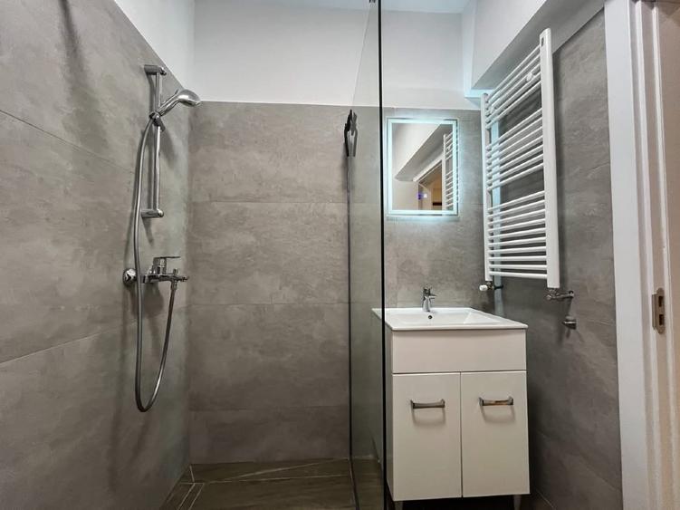 Proprietar vand studio 2 camere metrou Petrache Poenaru- gata de mutare - 10