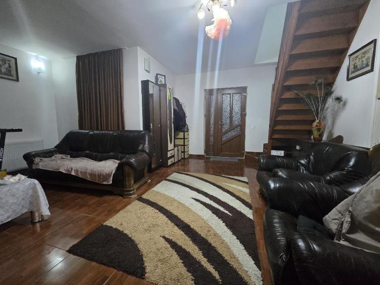 Casă individuală cu 3 camere cu Teren 380 Mp în Cetate