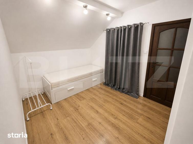 Apartament cu 3 camere în Plopi