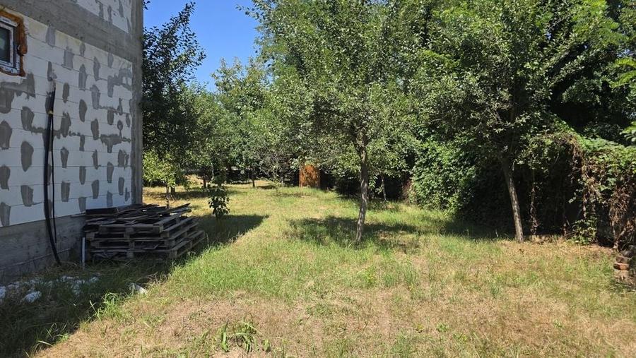Casă cu 4 camere în Podenii Noi