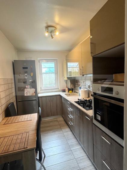 Apartament de vanzare, cu 3 camere decomandat, 60 mp, zona Astra - 1