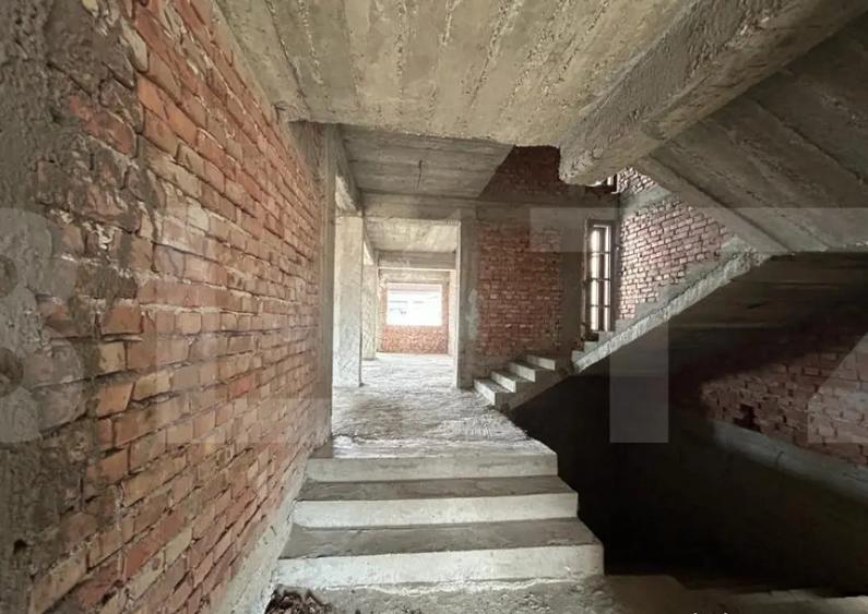 Casa spa?ioasa cu poten?ial imens in inima ora?ulu - 9