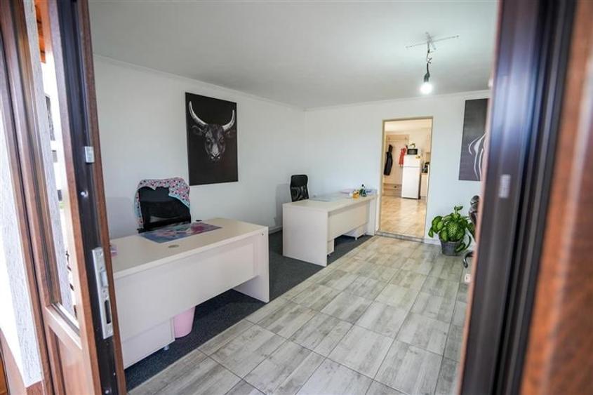 Film&Tur! Domeniu pe 222.000mp+ Ferma +Anexe specifice+Constructie+
rezidential - 13