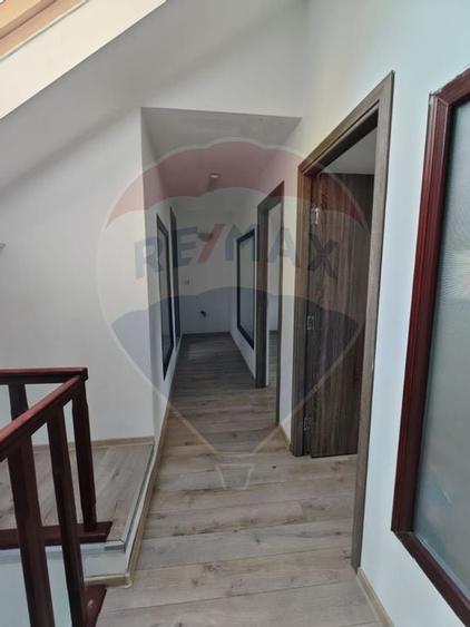 Apartament cu 4 camere de vânzare in zona centrala - 11
