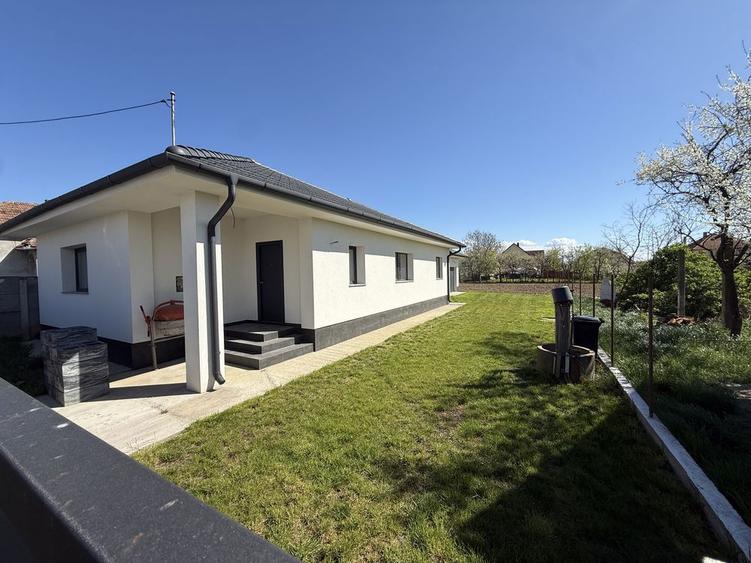 Ofer spre Vanzare Casa 3 Camere Stil Mediteranean la intrare in Lazuri - 2