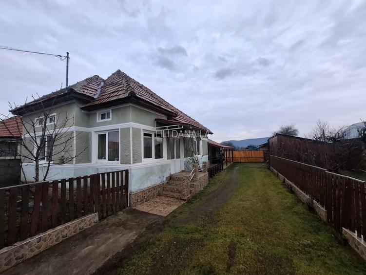 Vand casa la tara comuna Branisca
