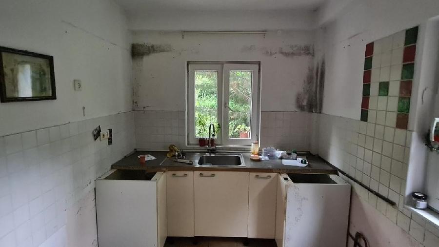 PUCIOASA, Imobil cu S+P+E - 564 m²  si teren - 1.737 m² - 9