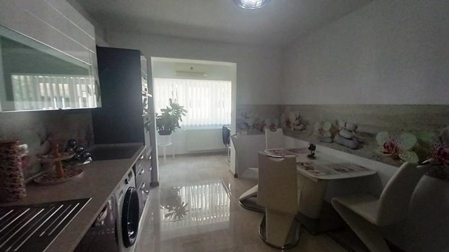 Magheru(Scala) 3 camere mobilat si utilat,imobil1980 - 1