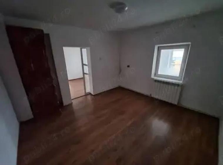 A 39 Proprietarul vinde in Buhu?i ,casa 3 camere la strada , - 12