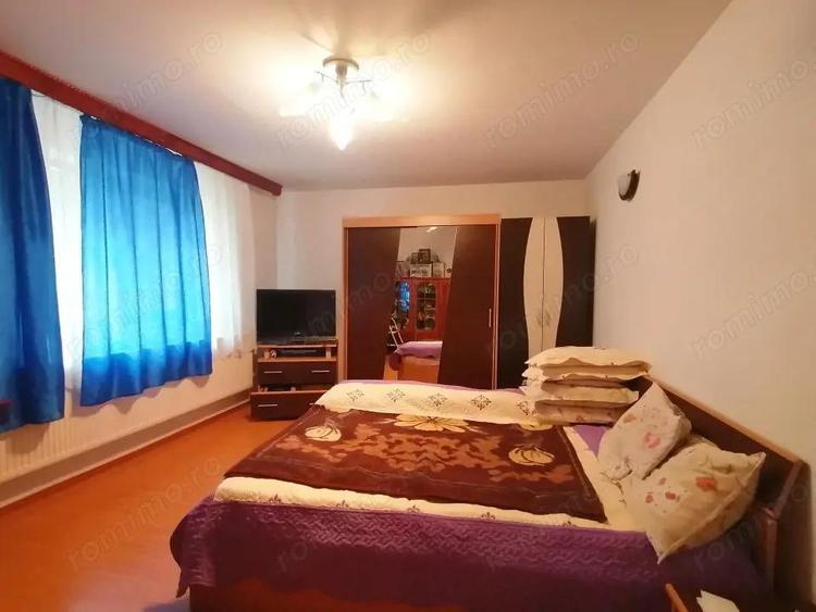 Proprietate alcatuita din imobil ?i teren generos,Comarnic - 13