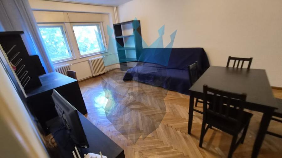 Apartament cu 3 camere decomandat, mobilat în P-ța Unirii