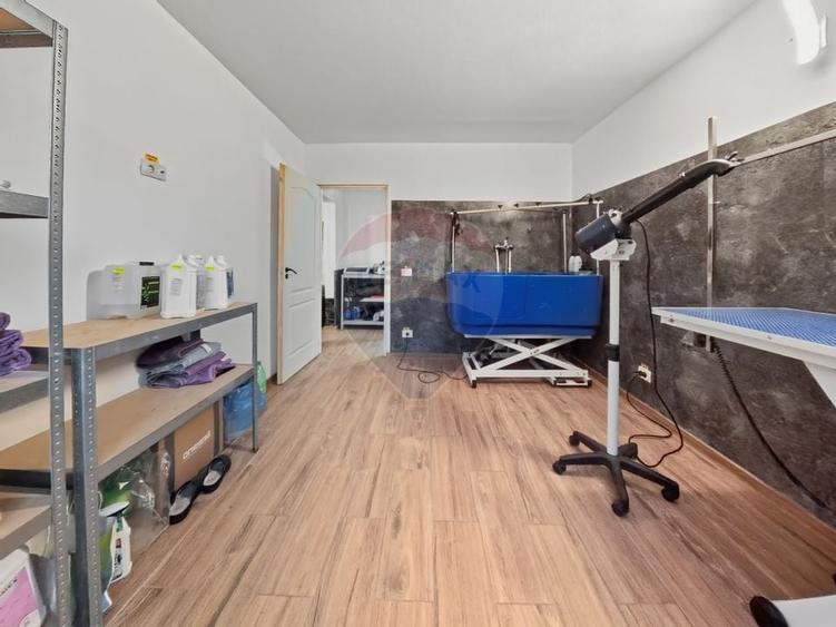 Rezervat! Spatiu comercial la parter de vanzare Mioritei - Bacau - 6