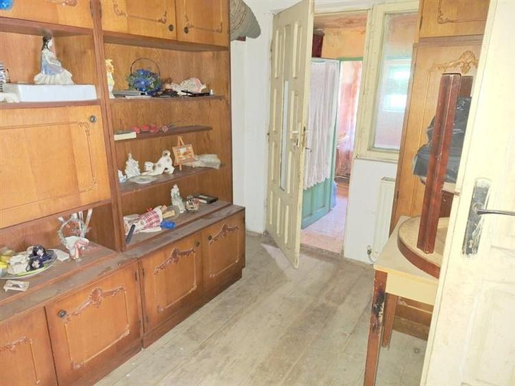 Casa batraneasca  100 mp, teren 4100 mp, zona Izvoare - 8