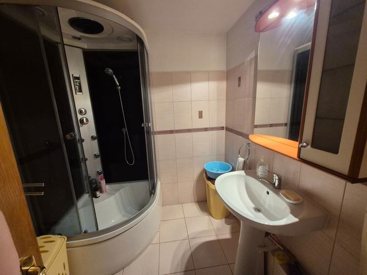 Proprietar,contract,2 cam decomandat,balcon,5/10,1984 Dr Taberei 1Mai - 1