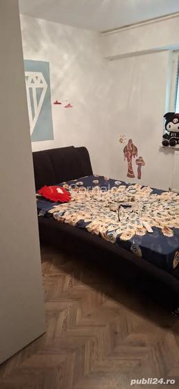 Inchiriez camera intr un apartament