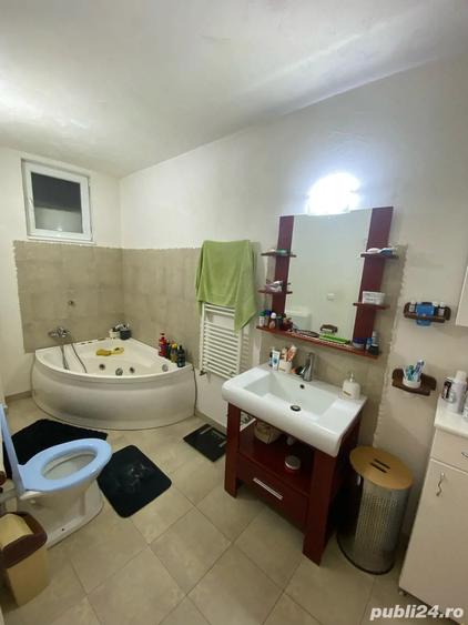 Vand casa in centrul Ghirodei sau schimb - 8